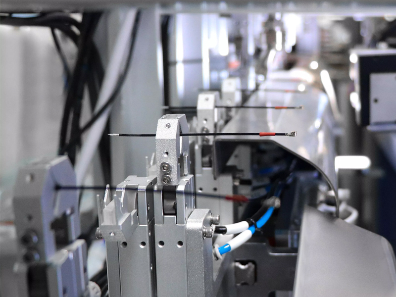 Automatic heat shrink tubing machine