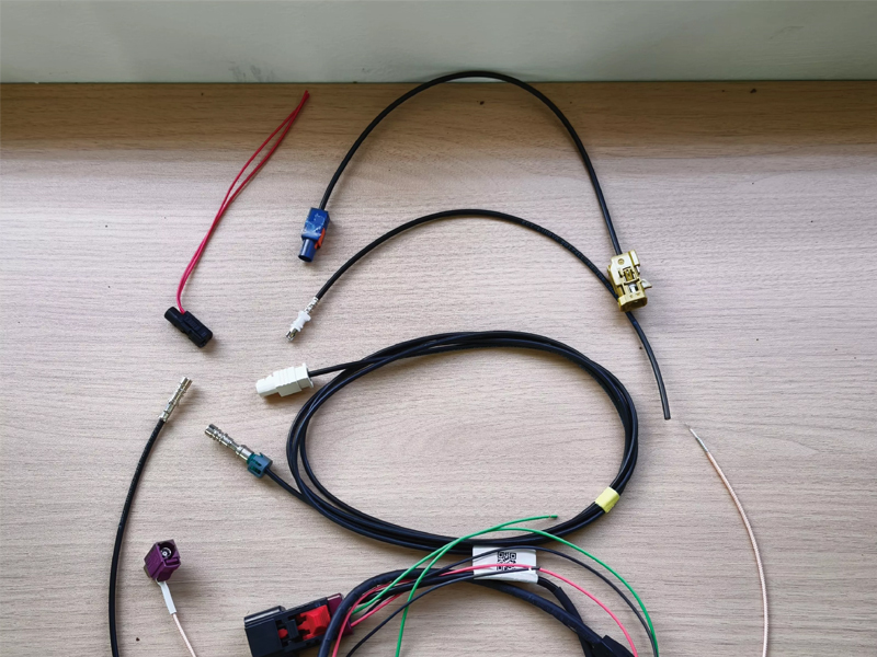 FAKRA connector single head assembly crimping machine